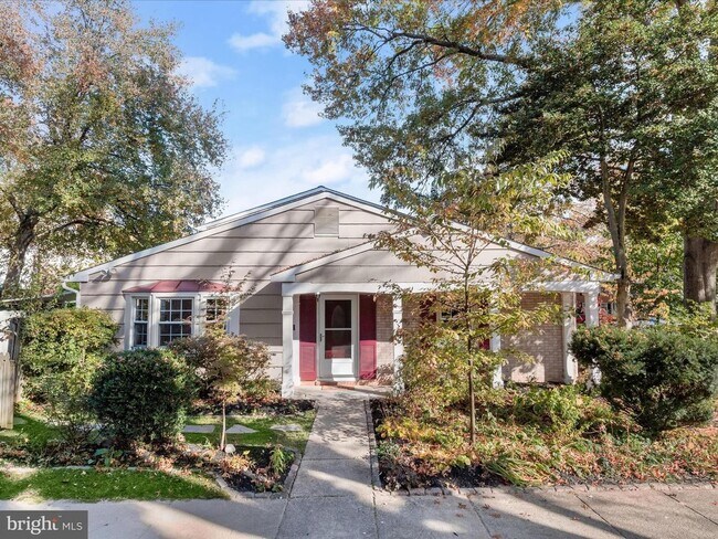 Primary Photo - Home with Private Garden Oasis