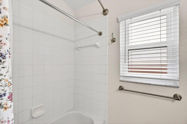 Building Photo - 5477 Glen Oak Pl