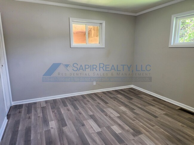 Building Photo - Inviting 4-Bedroom Home - Move in by 12/15...