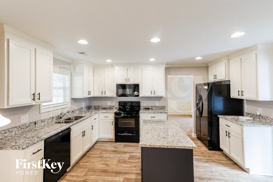 Building Photo - 631 Peachtree Rd