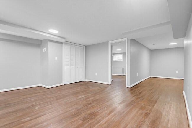 Building Photo - 2103 Chelsea Terrace