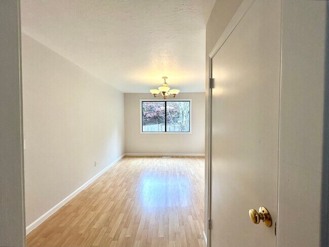 Building Photo - Large 4 Bed, 2.5 Bath House! Landscaping Included!