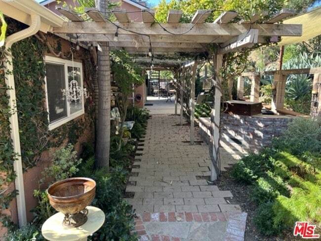 Building Photo - 729 Kenmore Cir