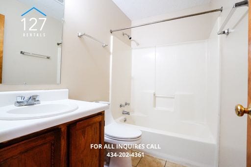 Building Photo - Updated 2BR with Private Entry, Spacious Yard, & Washer and Dryer Included