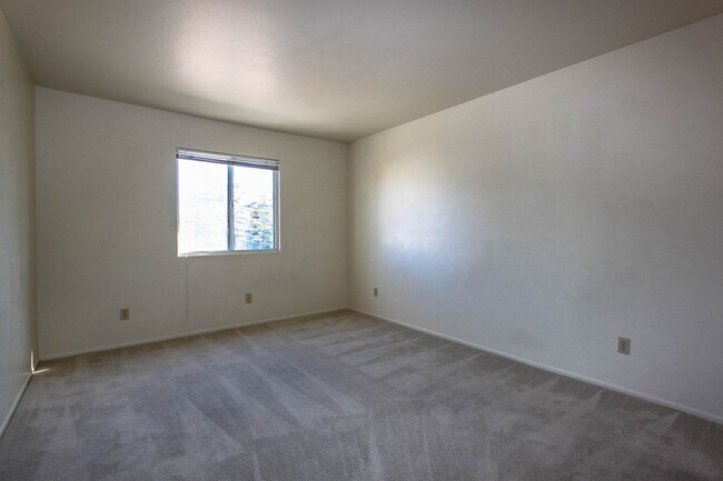 Building Photo - 3 Bedroom Unit at Villas at the Ridge in Prescott