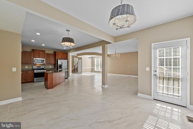 Building Photo - 7722 Yalta Way