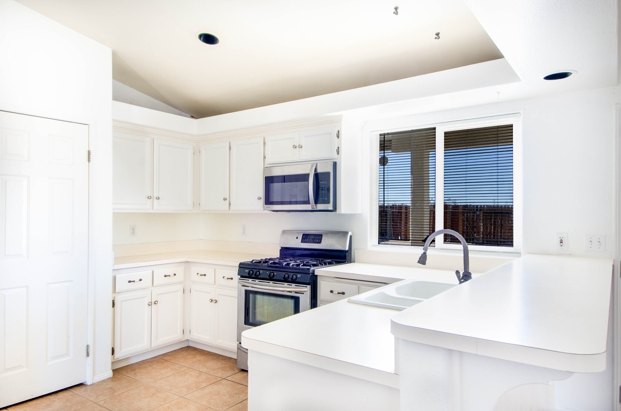 Building Photo - 72548 Sunnyslope Dr