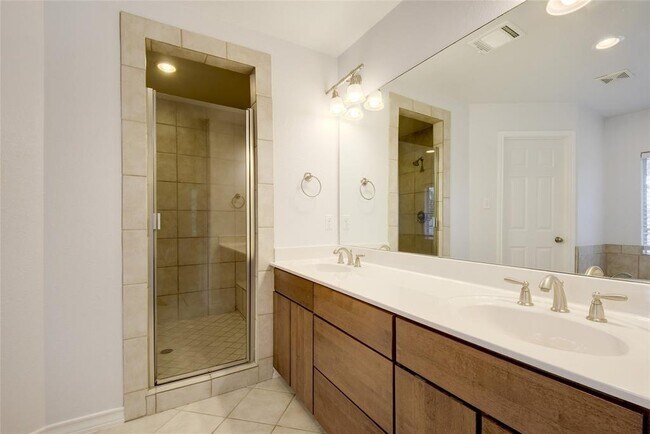 Building Photo - 2933 E Martin Luther King Jr Blvd