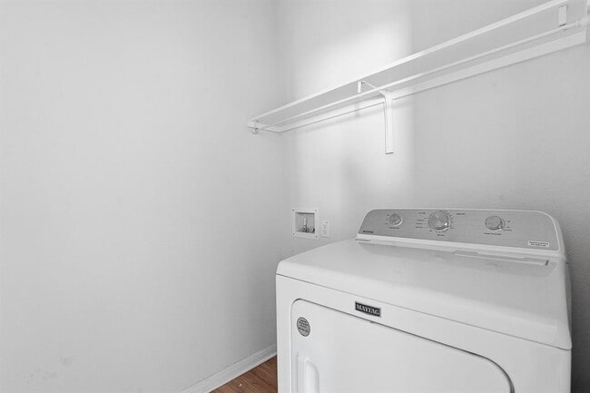 Building Photo - 323 Tolo Dr