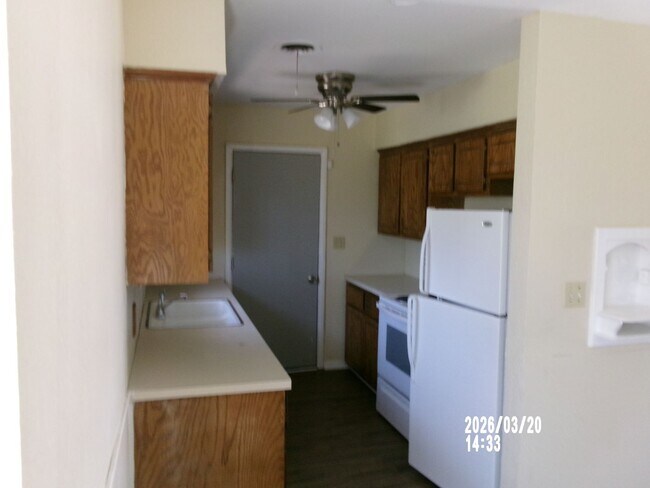 Building Photo - VERY NICE HOME IN THE RIDGECREST AREA. PETS NEGOTIABLE WITH OWNERS APPROVAL
