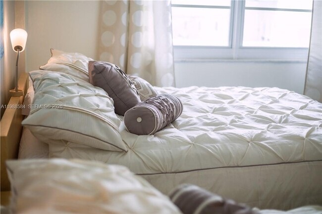 Building Photo - 3725 S Ocean Dr