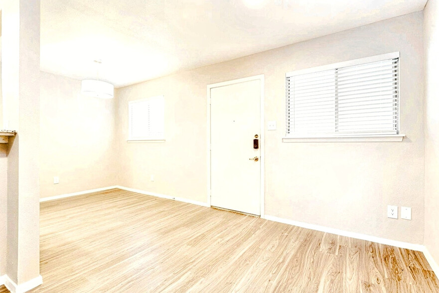 Building Photo - 3138 Manor Rd