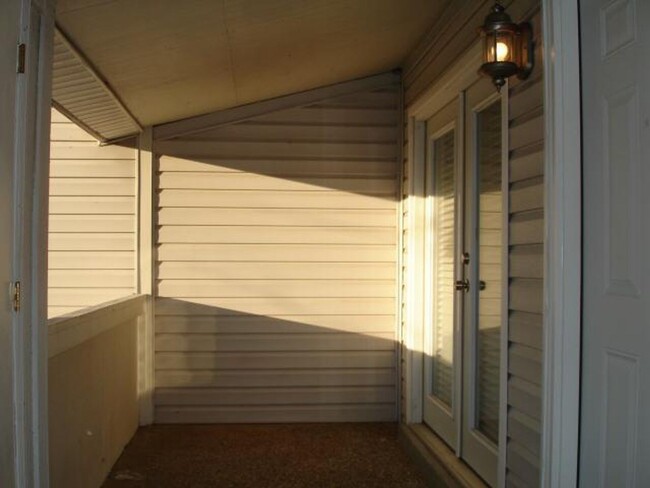 Building Photo - Location + Amenities + Covered Parking