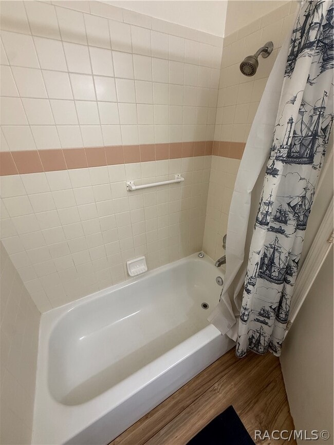 Building Photo - 955 SE Mayo Dr