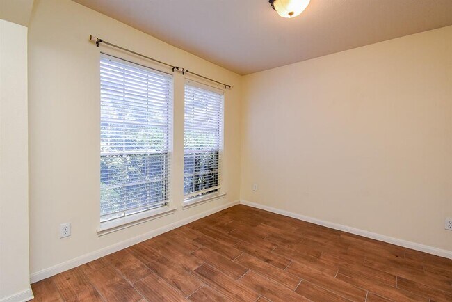 Building Photo - 11703 Pedernales Falls Ln