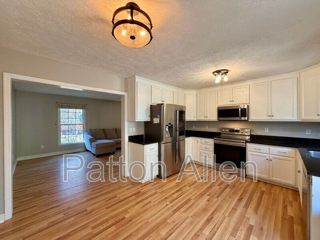 Building Photo - 689 New Haw Creek Rd