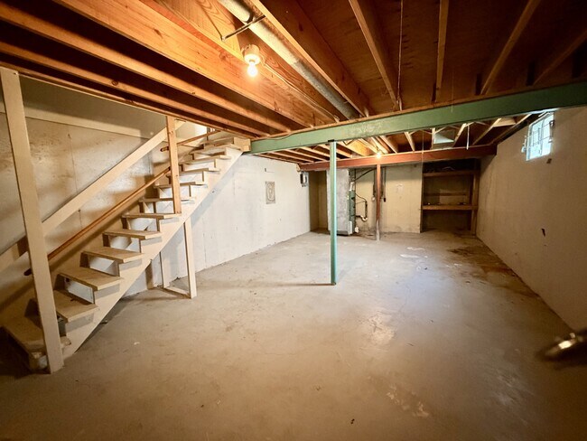 Building Photo - 215 NE Timbercreek Dr