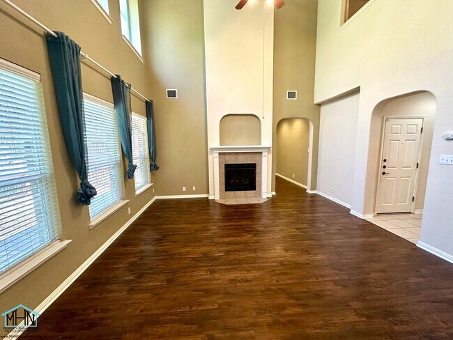 Building Photo - BEAUTIFUL 4 bed/2.5 bath near Stone Oak, G...