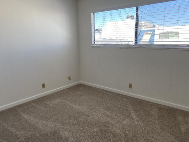 Building Photo - 640 Portofino Ln