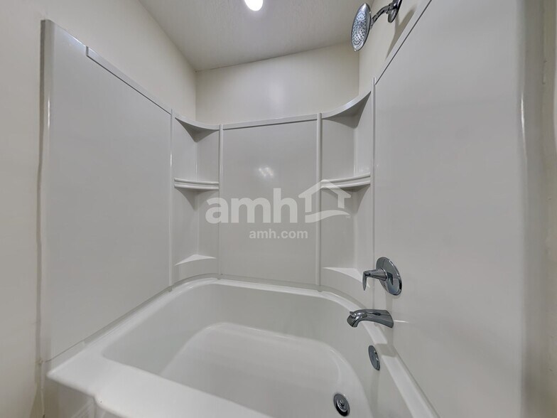 Building Photo - 653 Welcome Home Dr