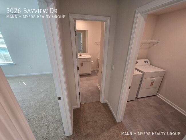 Building Photo - 3026 Bayview Dr