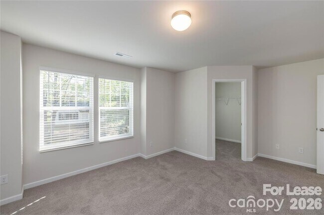 Building Photo - 1419 Amhurst St
