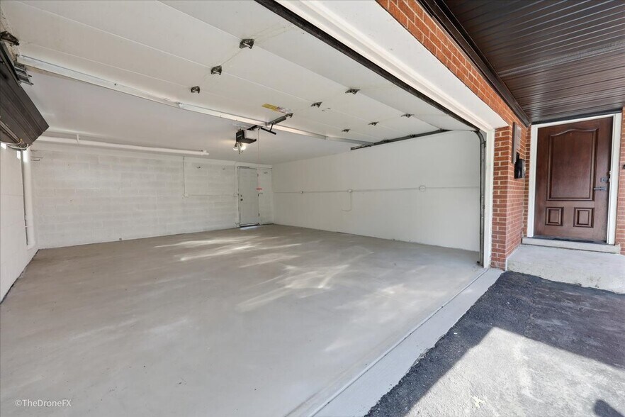 Building Photo - 188 W Kathleen Dr