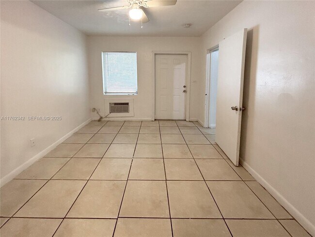 Building Photo - 738 NE 86th St