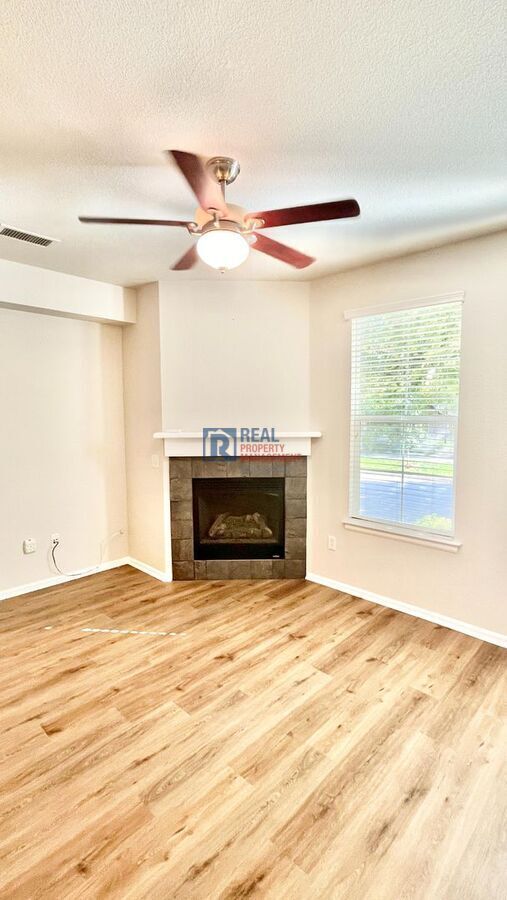 Building Photo - 9565 Elmhurst Ln