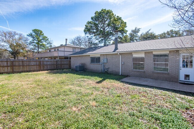 Building Photo - 16210 Cypress Point Dr