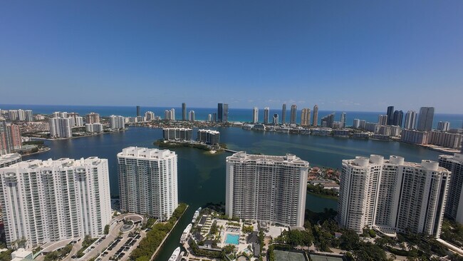 Building Photo - 18021 Biscayne Blvd