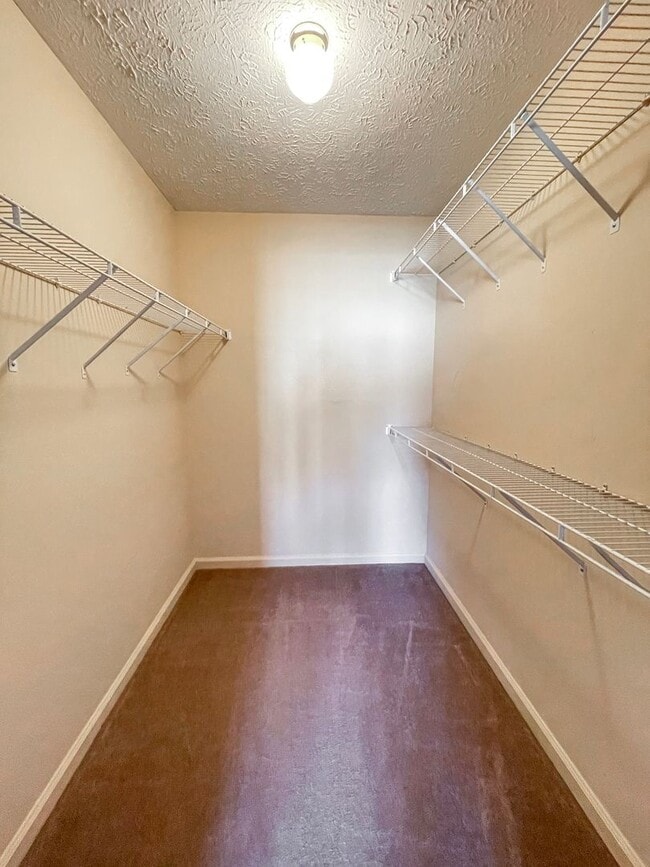 Building Photo - Near Local Shops and Restaurants