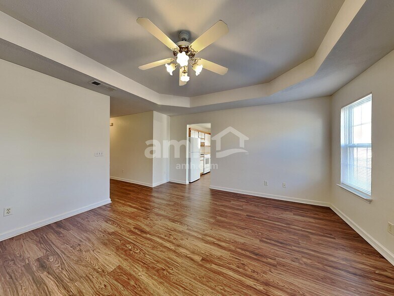 Building Photo - 1202 Larzelere Ln