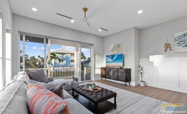 Building Photo - 211A W Mesquite St