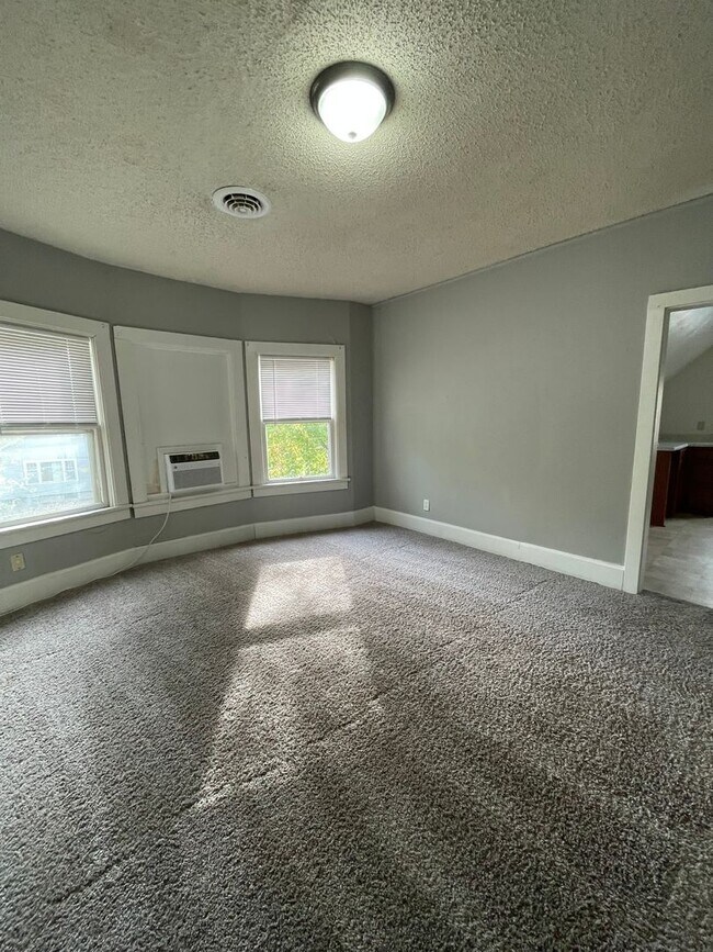 Building Photo - 502 Neosho St