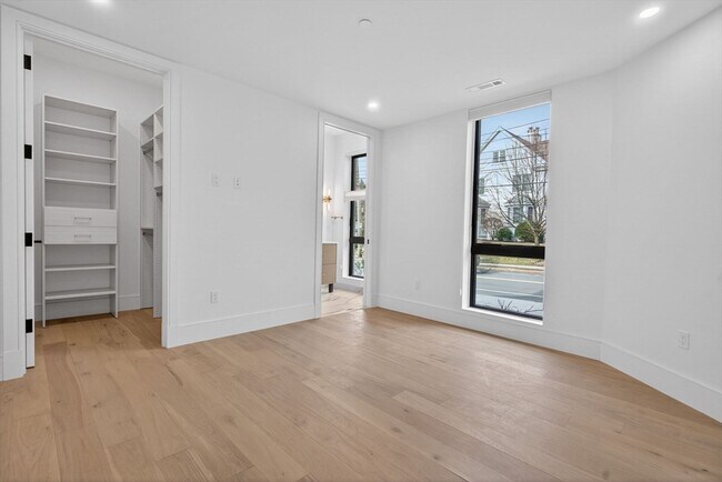 Building Photo - 1114 Beacon St