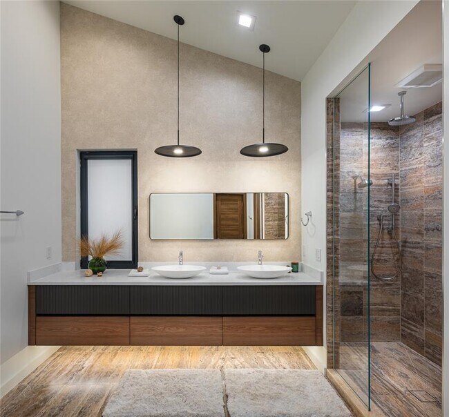 Building Photo - 2714 Lakehurst Rd