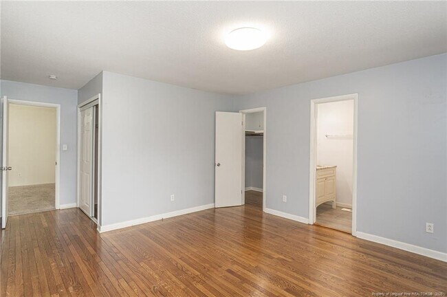 Building Photo - 401 Southwick Dr