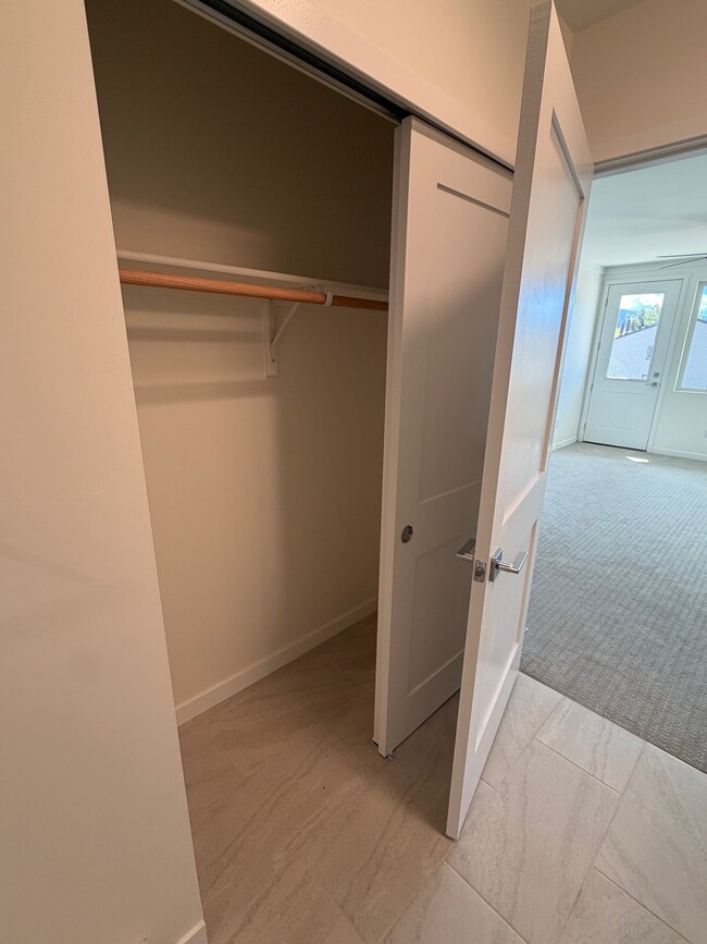 Building Photo - 281 W Meadow Mile