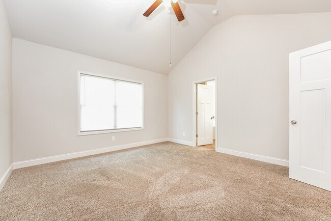 Building Photo - 905 Justice Dr