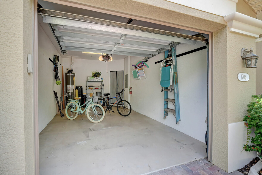 Building Photo - 3111 Cottonwood Bend