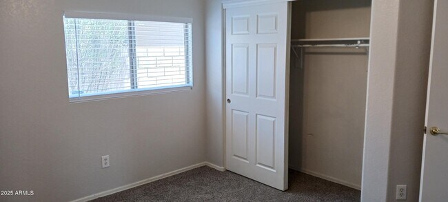 Building Photo - 4803 N 92nd Ln