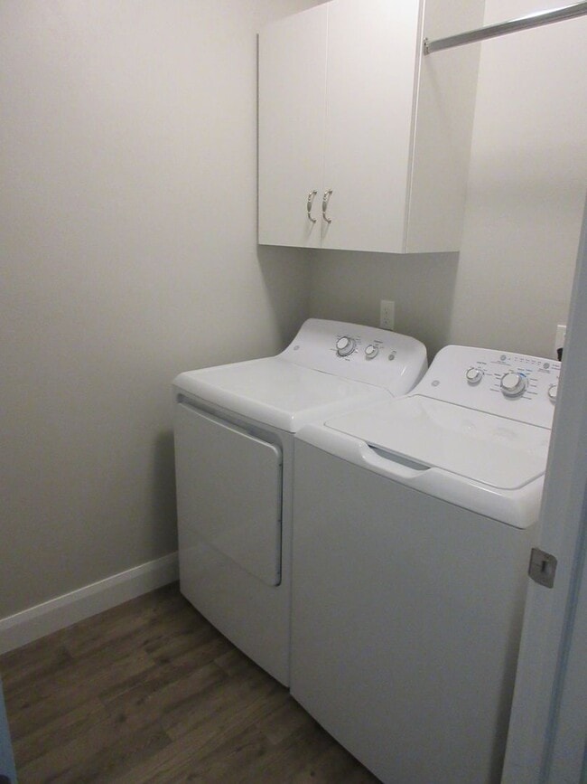 Building Photo - Newer townhome in the heart of Cedar City! Short Term Available.