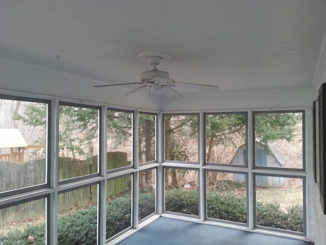 Building Photo - 4 Bedroom Ranch Style Home - Woodgate Subdivision