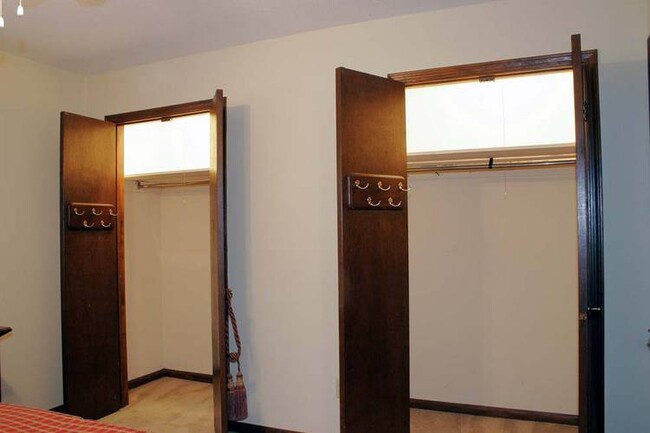 WALK-IN CLOSET - 200 Arbor Dr