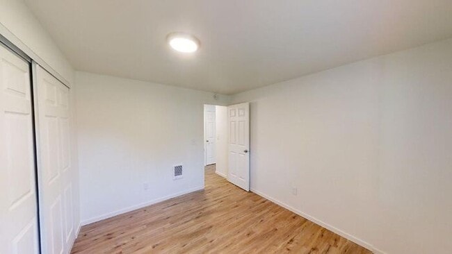 Building Photo - Amazing 2 Bedroom Single-level Duplex w/ A...