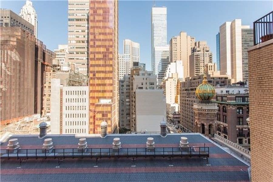 Building Photo - 135 E 54th St