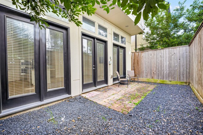 Building Photo - 2713 Kinsley Oaks Dr