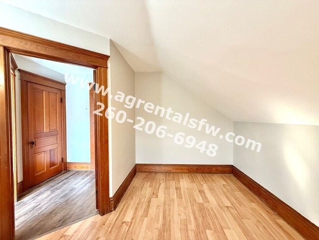 Building Photo - 3 Bedroom House