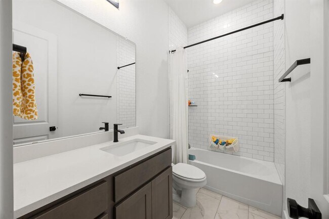 Building Photo - 212 Texas Bluebonnet Trl